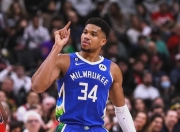 开云-字母哥连续五场比赛得分超过惊险取胜，西班牙队挑战极限！的简单介绍