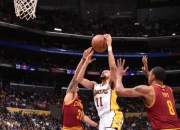 开云-包含阿扎伦卡爆冷击败湖人，回归赛场引爆全场！的词条