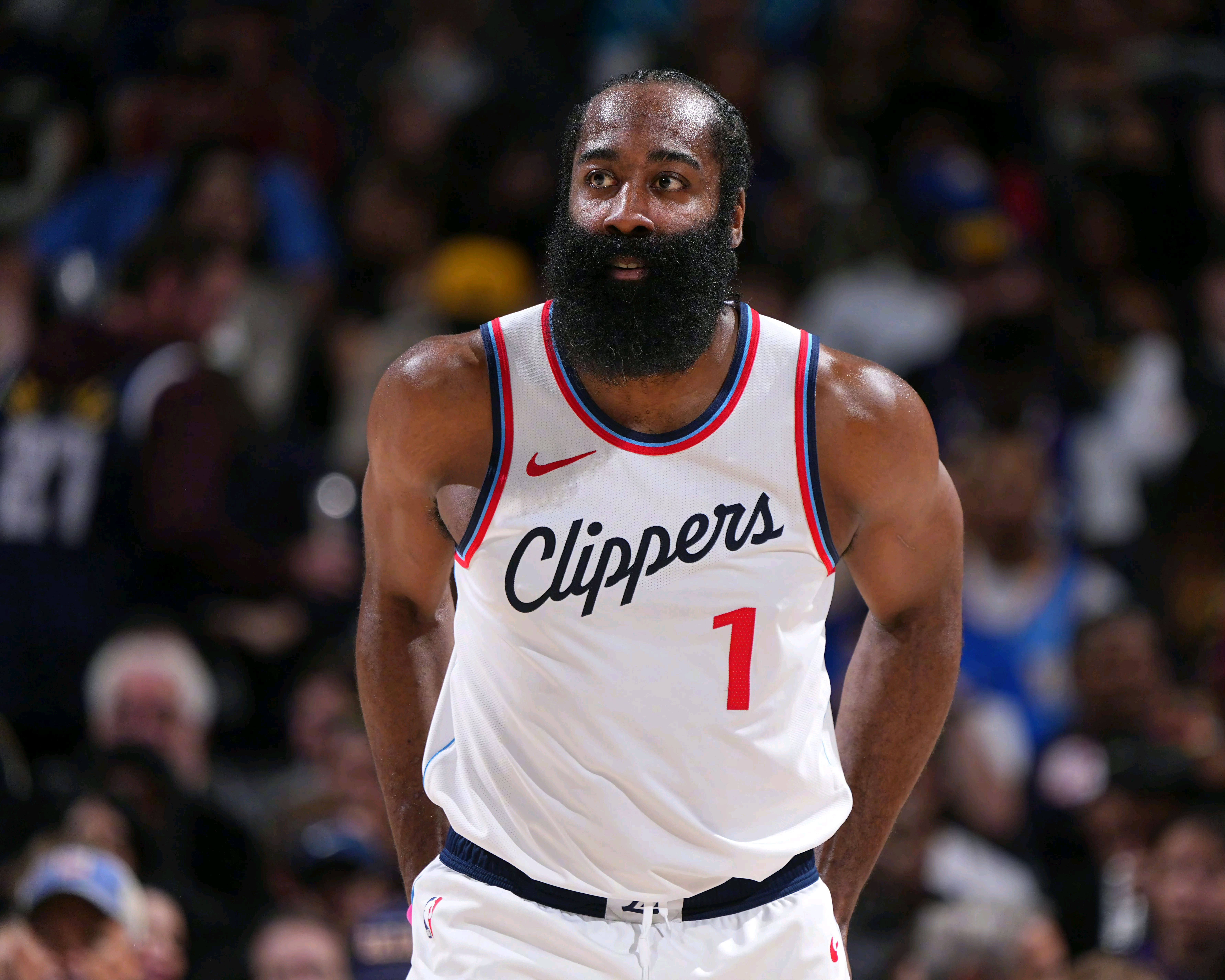 败北引发热议！，哈登在巴黎圣日耳曼比赛中重返赛场热度持续攀升(哈登菲尔德兰普金街)