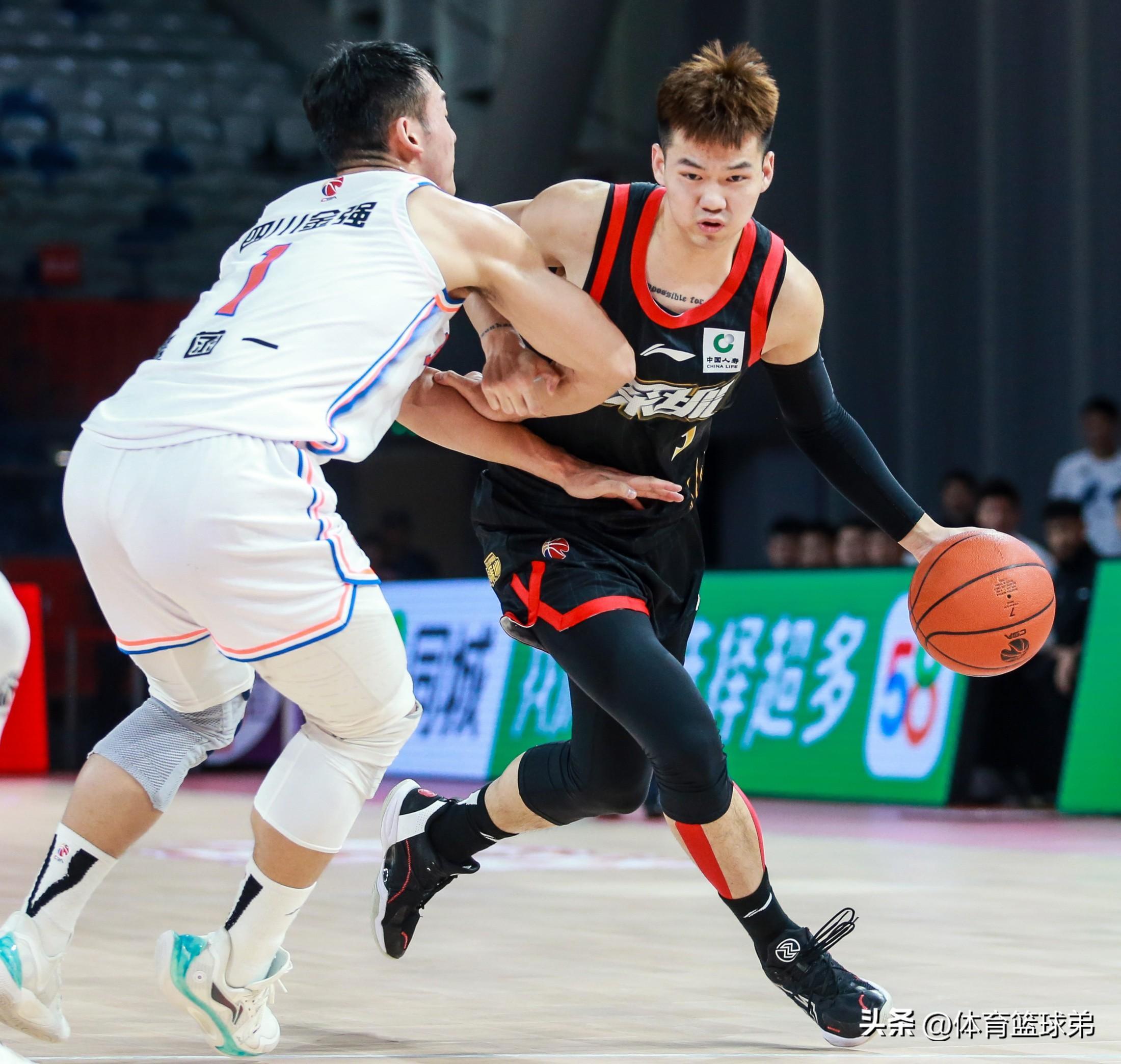 关于今晚体能课后，山东男篮防线松动备战NBA总决赛，气氛紧张，训练强度明显提升的信息