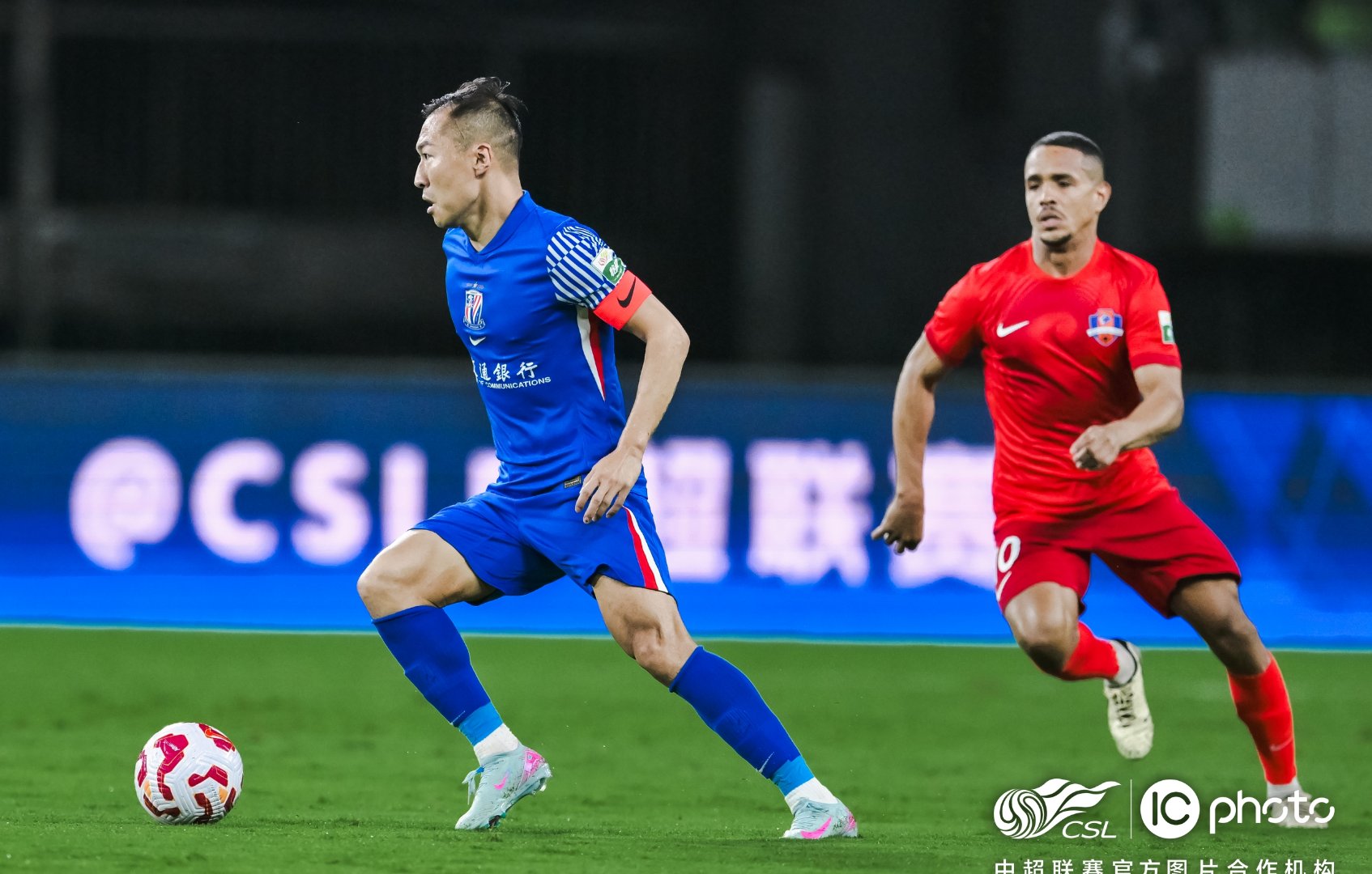 今晚里尔备战意甲,调整名单细节曝光,赛场秩序良好,团队化学反应显著 今晚里尔备战意甲,调整名单细节曝光,赛场秩序良好,团队化学反应显著