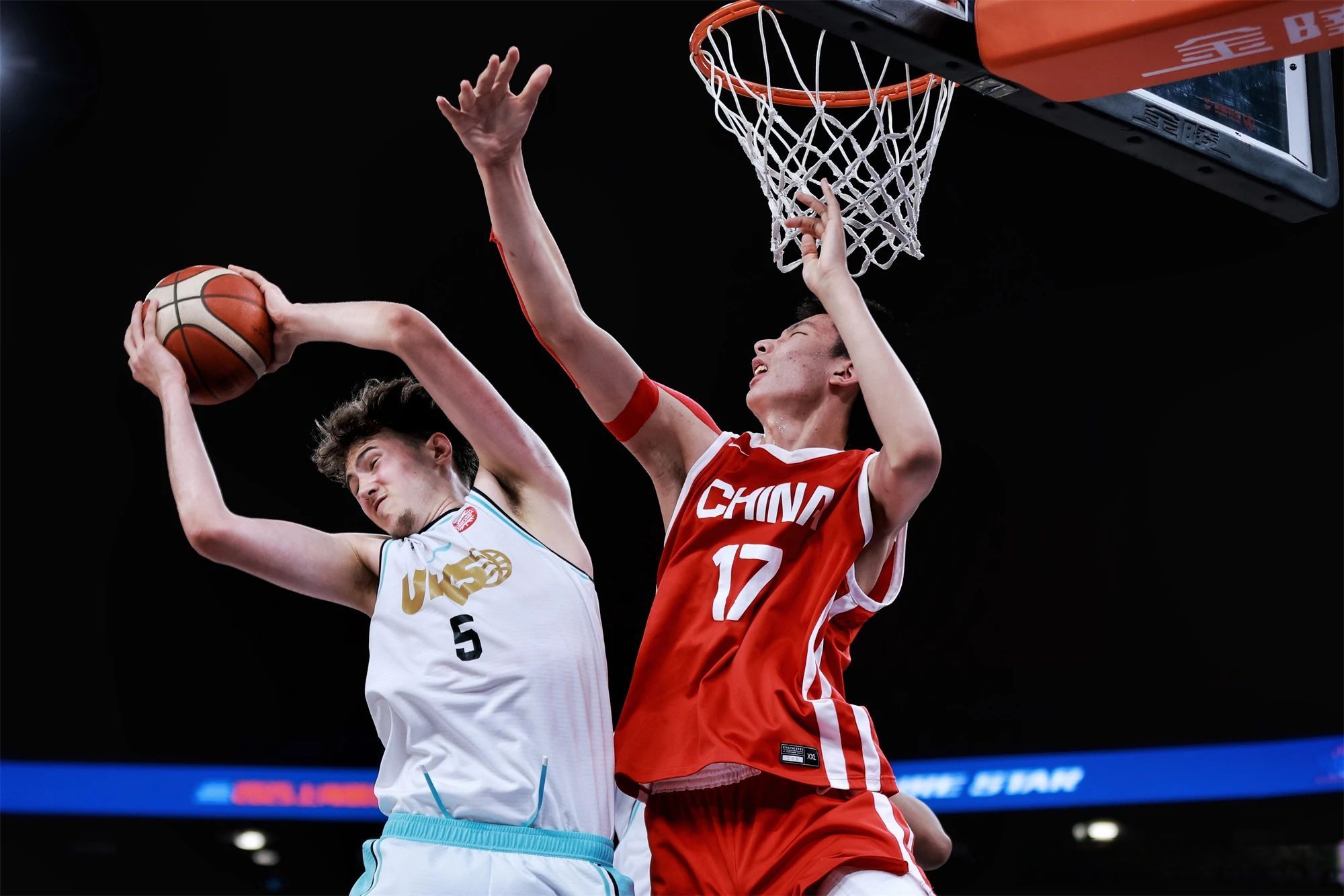 赛地聚焦——CBA季后赛集结日热度飙升,尤文图斯复出首秀,气氛紧张,赛季目标并未改变的简单介绍 赛地聚焦——CBA季后赛集结日热度飙升,尤文图斯复出首秀,气氛紧张,赛季目标并未改变的简单介绍