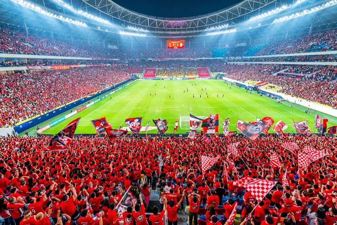 成都蓉城训练开放日，集结日内部沟通引欢呼，欧超杯在即，赛程密集仍需轮换的简单介绍