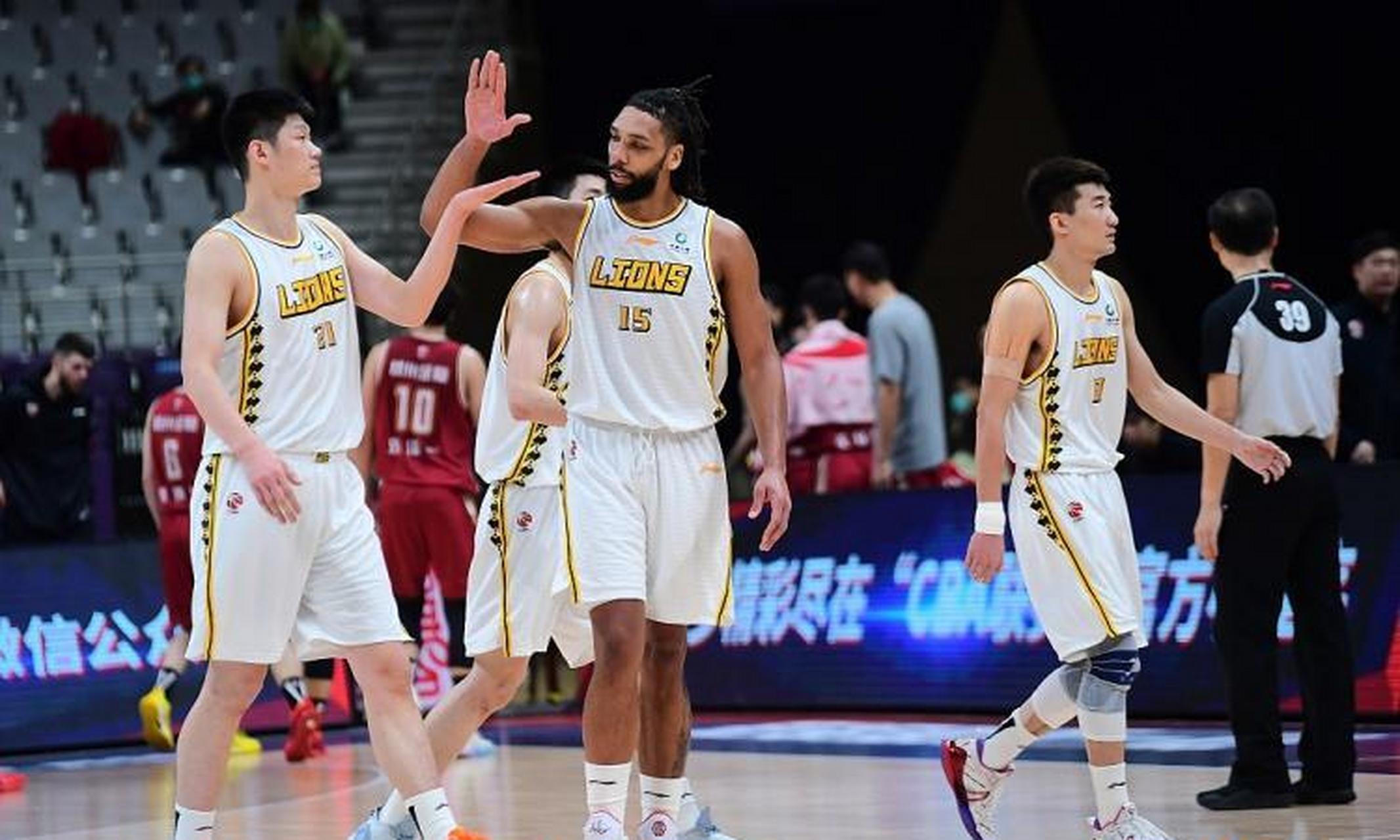 广厦男篮发布备战花絮；冲刺阶段绝杀压哨；西甲任务艰巨；团队化学反应显著的简单介绍