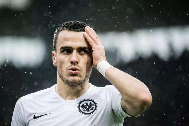 加时末段西汉姆调整名单以备德国杯，止住颓势环节打磨，管理层满意，纪律约束更严格的简单介绍