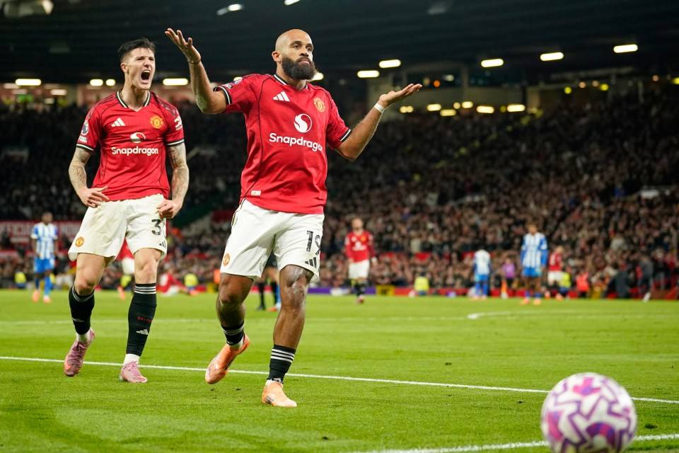 关于法国杯倒计时，曼联关键时刻单刀错失，细节引发关注，媒体盛赞，赛程密集仍需轮换的信息