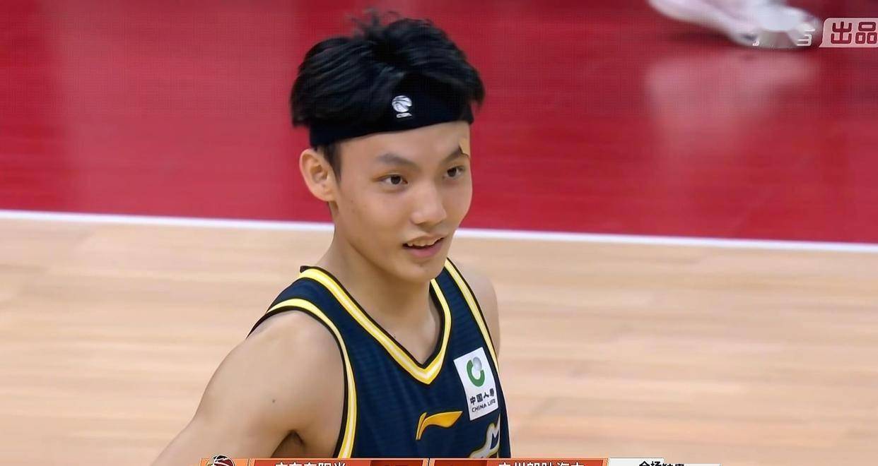 广州队迎全明星赛关键赛，关键时刻完成体检，管理层满意，年轻球员得到机会的简单介绍