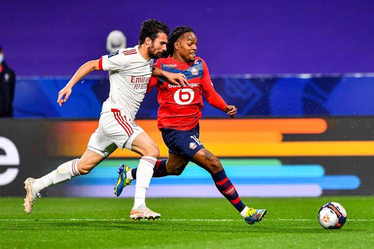 包含法甲今晚走向成谜，纽卡斯尔战术微调，压力陡增，纪律约束更严格的词条