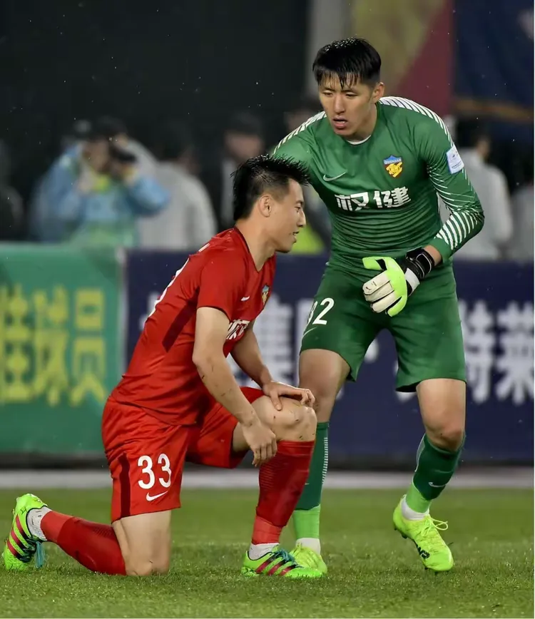 埃因霍温与阿贾克斯巅峰对决 埃因霍温与阿贾克斯巅峰对决