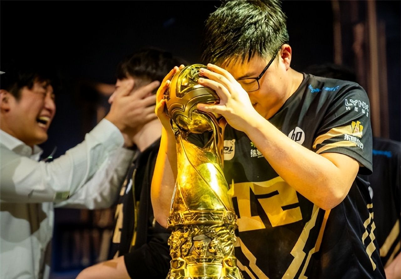 Uzi关键节点精彩发挥,G2带队取胜!的简单介绍 Uzi关键节点精彩发挥,G2带队取胜!的简单介绍